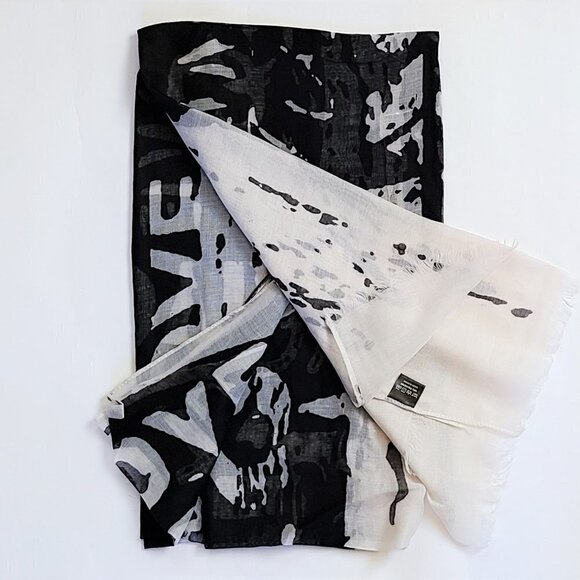 NWT Lightweight Kiss and Love Graphic Scarf - Picture 12 of 15